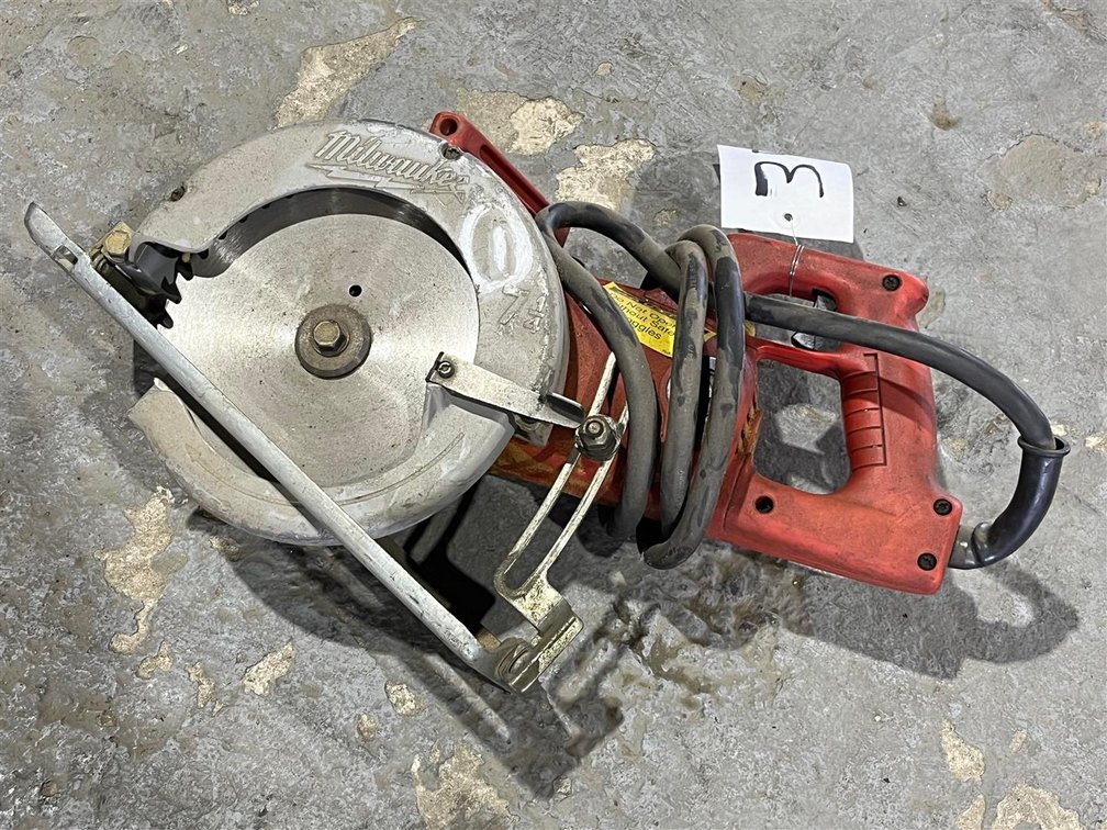 MILWAUKEE 7 1/4 INCH WORM GEAR SAW 