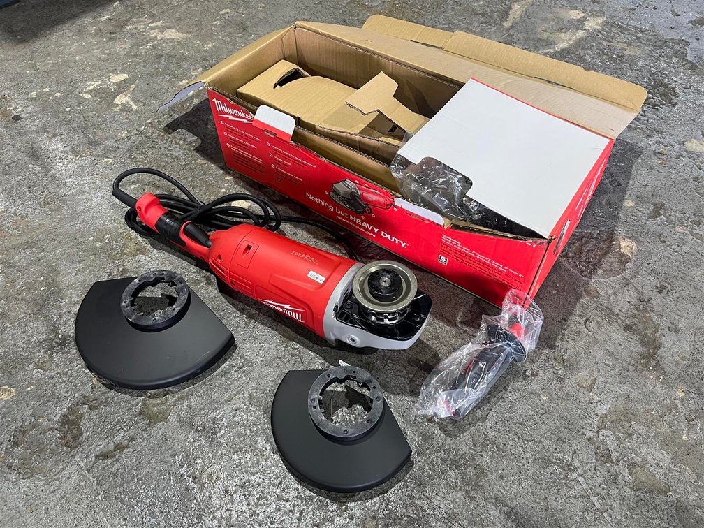 MILWAUKEE 7 INCH/9 INCH LARGE ANGLE GRINDER