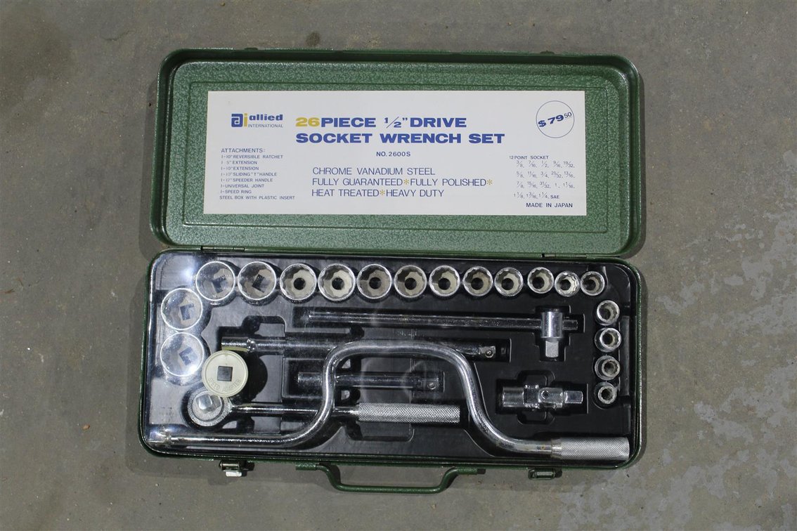 26 PIECE .5 IN DRIVE SOCKET WRENCH SET 