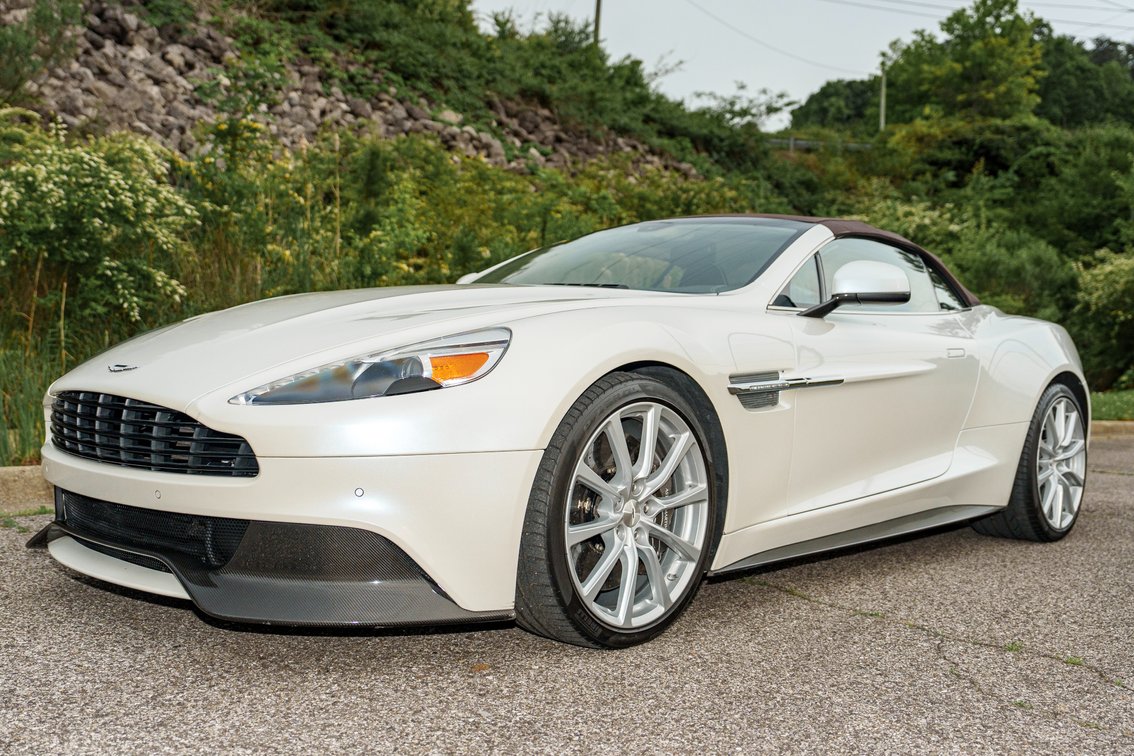 2016 ASTON MARTIN VANQUISH VOLANTE CARBON 