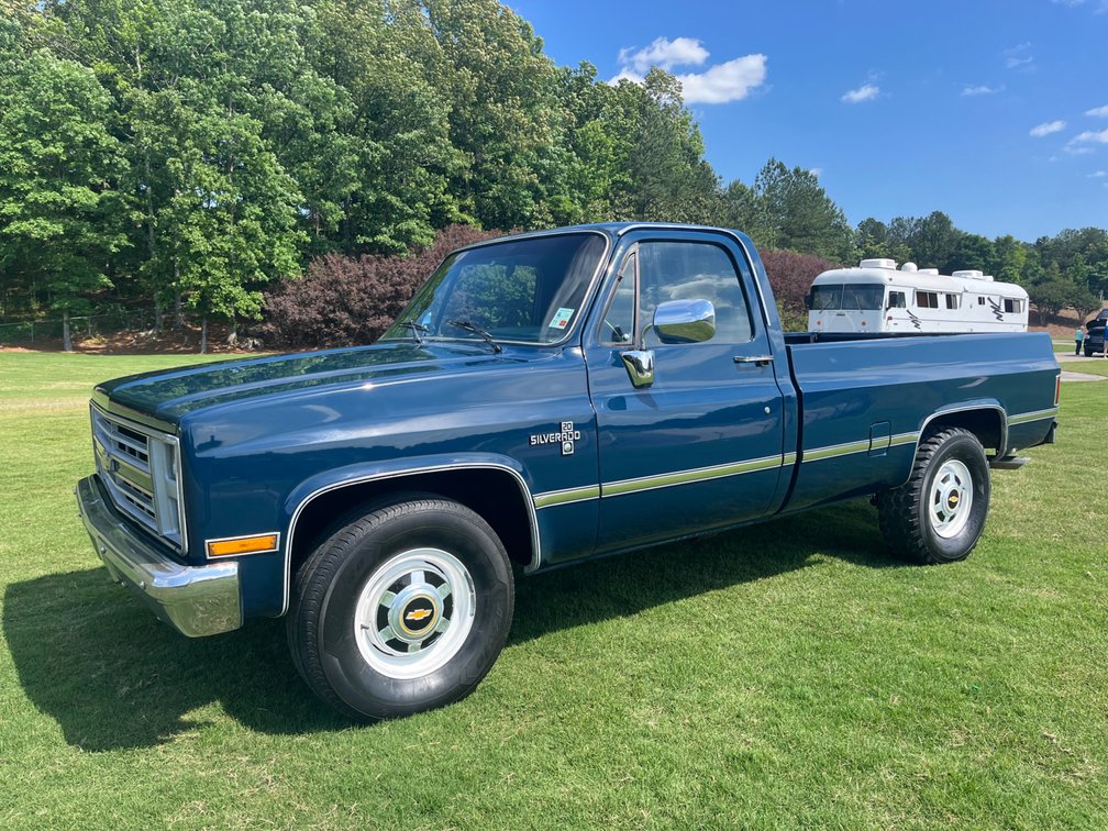 1984 CHEVROLET C20 SILVERADO LONG BED PICKUP 