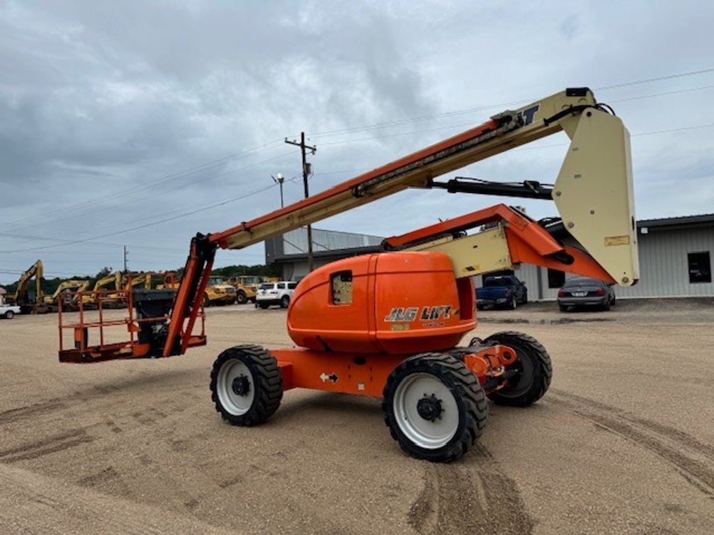 2019 JLG 600AJ 60’ MANLIFT