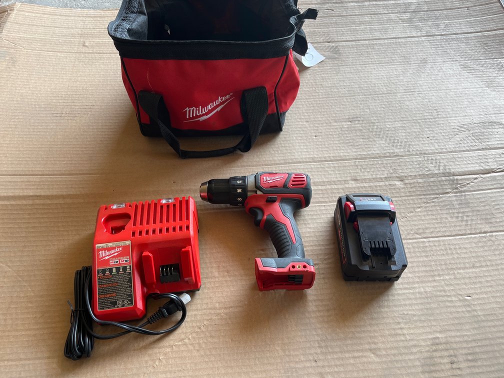 MILWAUKEE DRILL DRIVER 