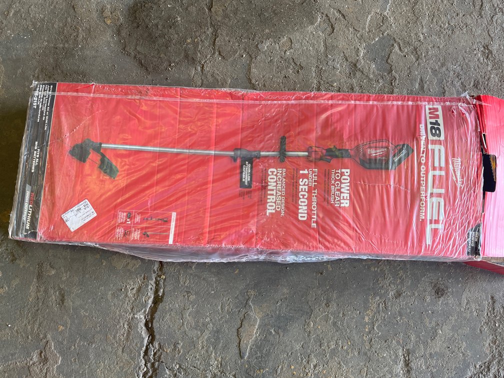 MILWAUKEE STRING TRIMMER KIT WITH QUIK LOK APPEARS UNUSED 