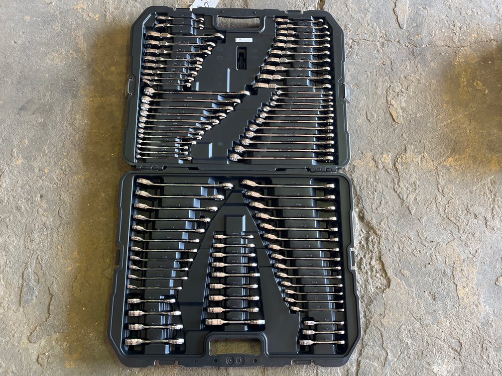 BLACKHAWK 84 PIECES MACHANICS WRENCH SET 