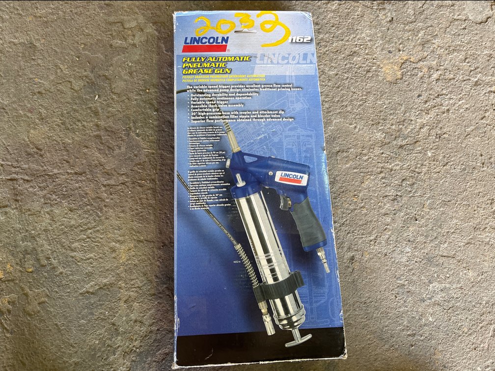 FULLY AUTOMATIC PNEUMATIC GREASE GUN APPEARS UNUSED 
