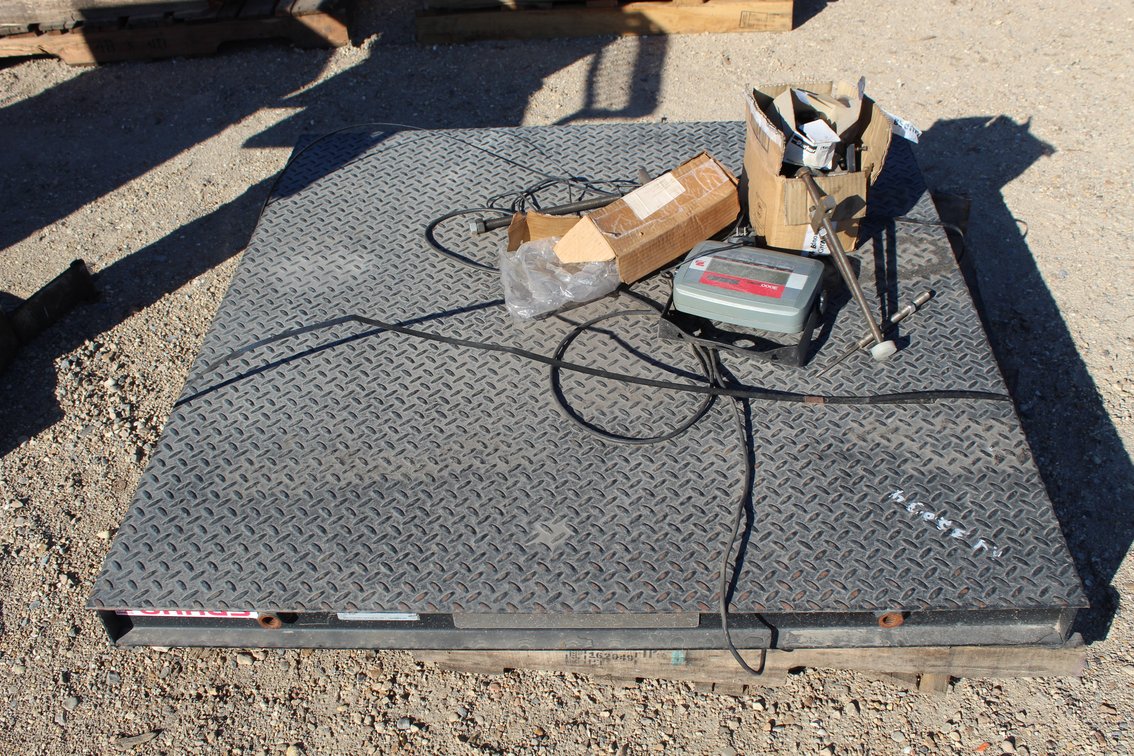 OHAUS WEIGHT SCALE