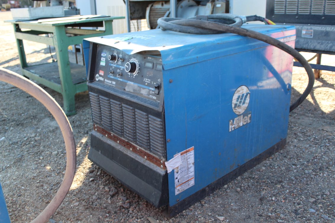 MILLER DIMENSION 1000 WELDER
