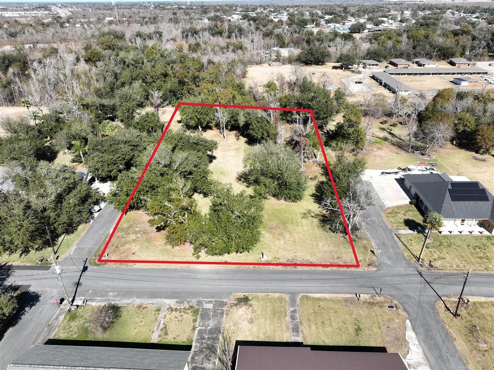 2 +/- ACRES IN GOLDEN MEADOW, LA