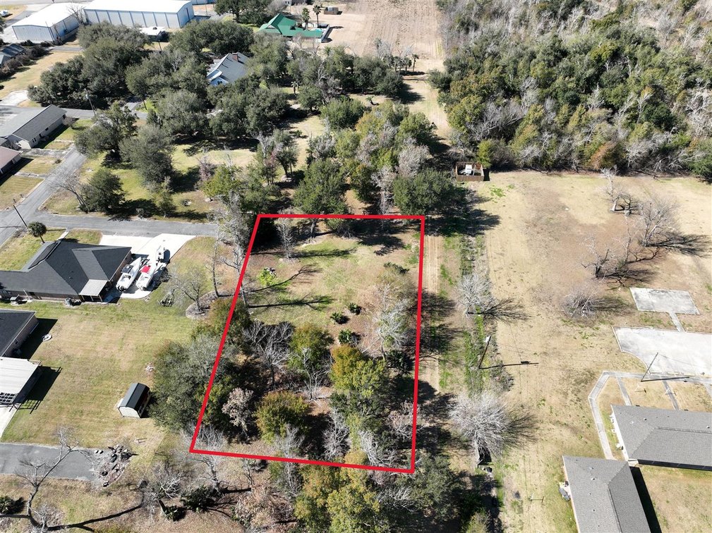 .79 ACRES+/- ACRES IN GOLDEN MEADOW, LA