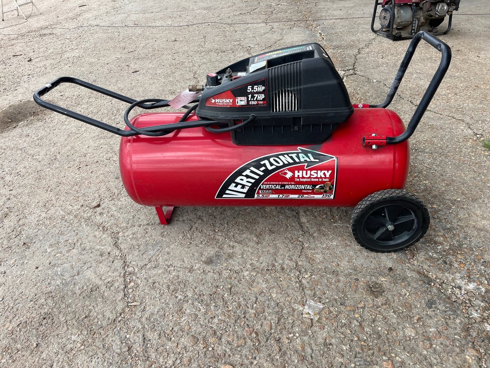 HUSKY 26 GALLON AIR COMPRESSOR