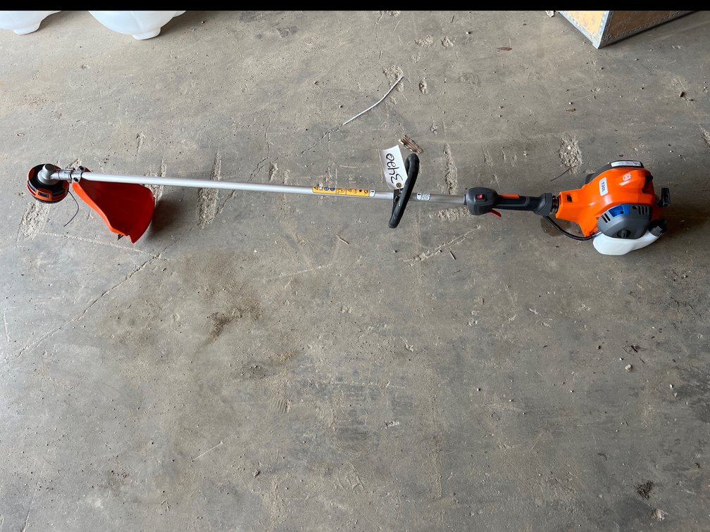 HUSQVARNA 130L WEED EATER APPEARS UNUSED