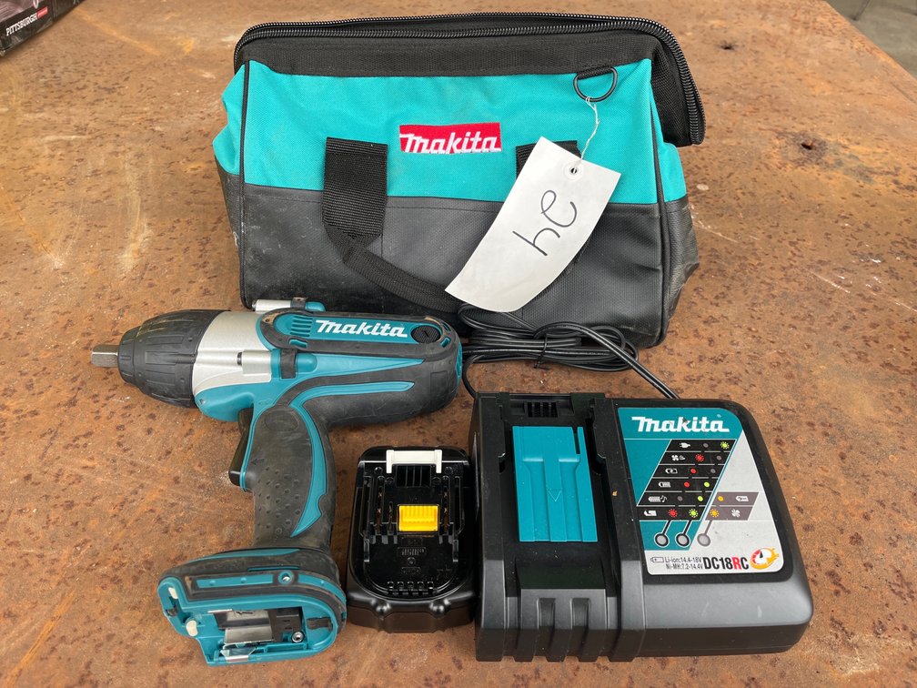 MAKITA BTW450 IMPACT WRENCH