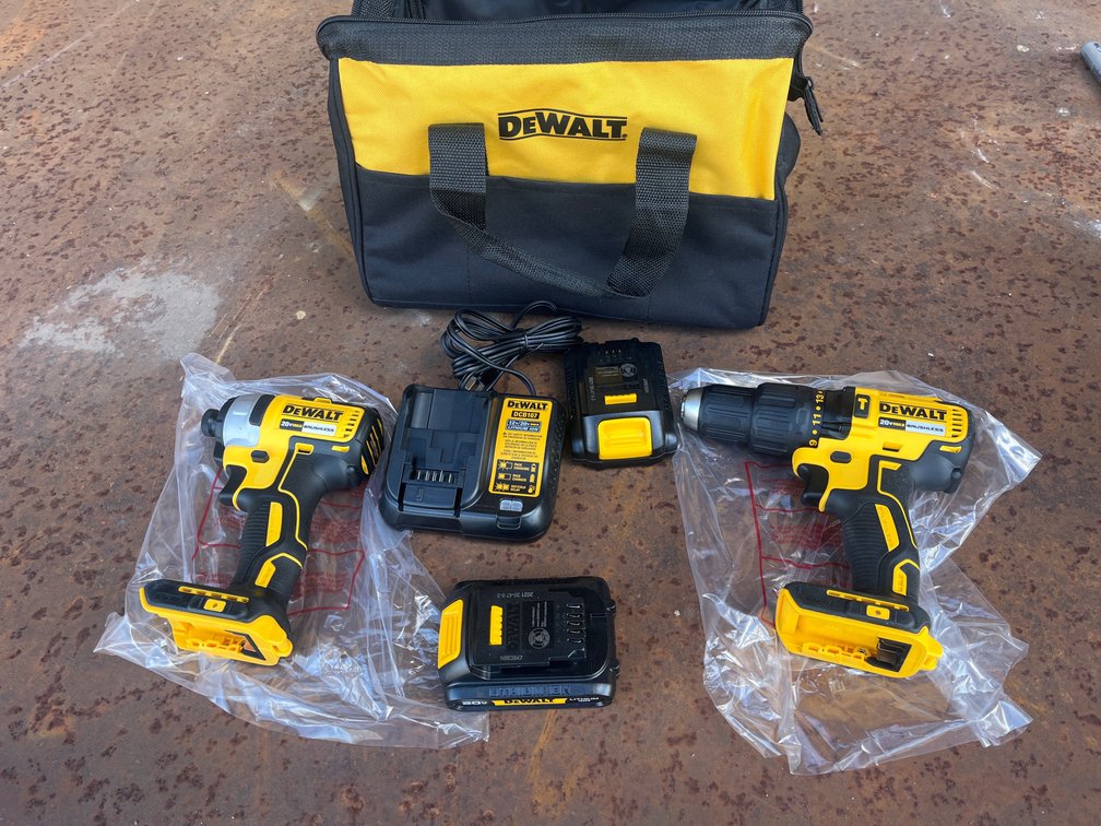 DEWALT COMBO SET DRILL AND IMPACT