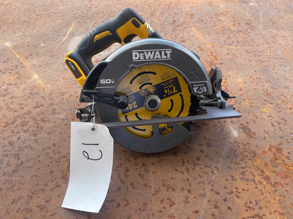 DEWALT CIRCULAR SAW