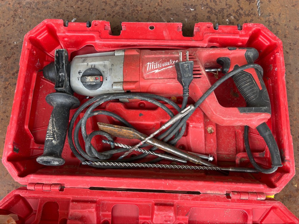 MILWAUKEE HAMMER DRILL