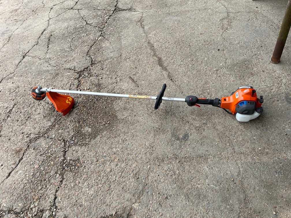 HUSQVARNA 130L WEED EATER APPEARS UNUSED