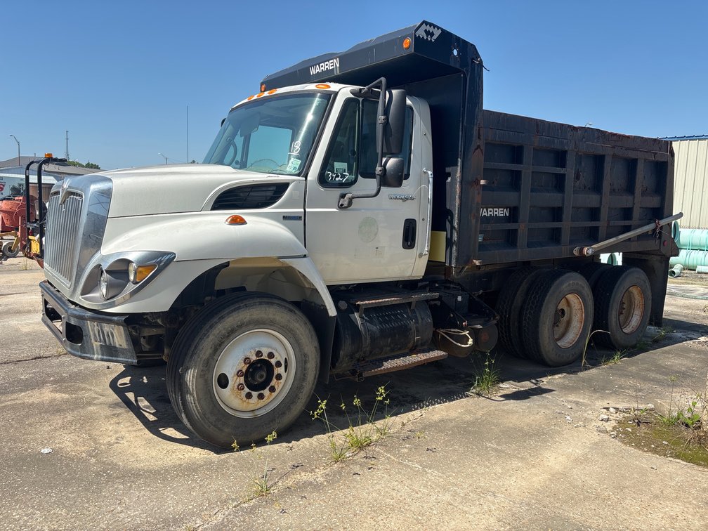 2010 INTERNATIONAL 7400 12YD DUMP TRUCK