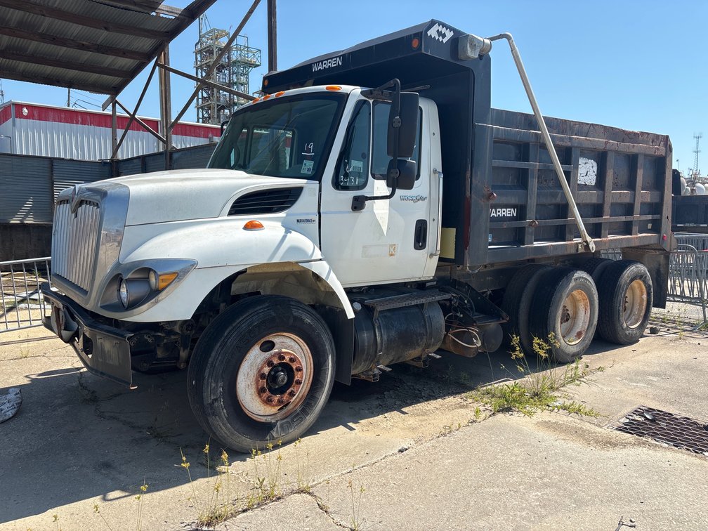 2010 INTERNATIONAL 7400 12YD DUMP TRUCK