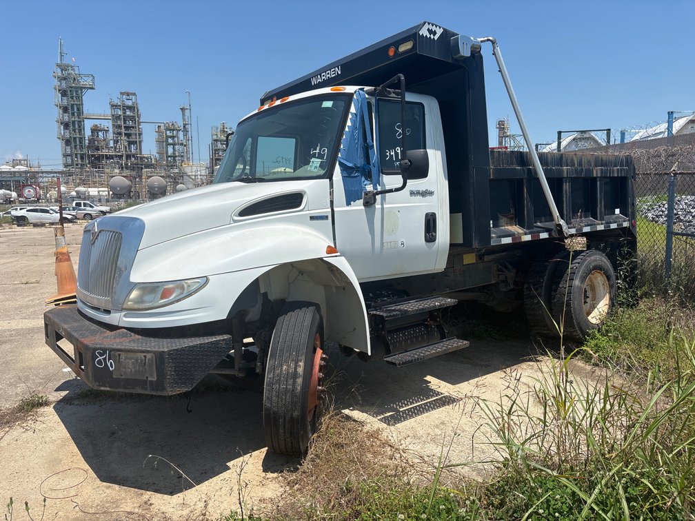 2011 INTERNATIONAL 6YD DUMP TRUCK