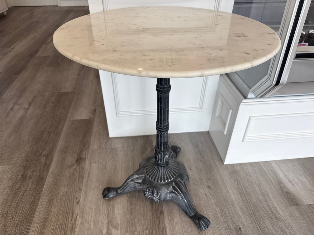 24 INCH ROUND TABLE | USED AS DISPLAY