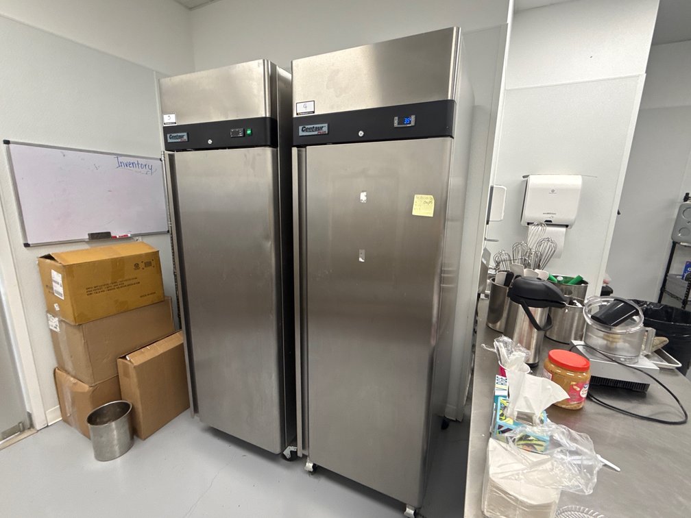 (1) CENTAUR PLUS REFRIGERATOR
