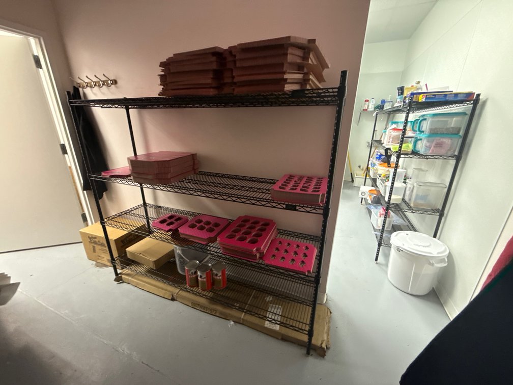 (5) QUANTUM STORAGE SHELVES APPROX 5.5 FT - 6 FT