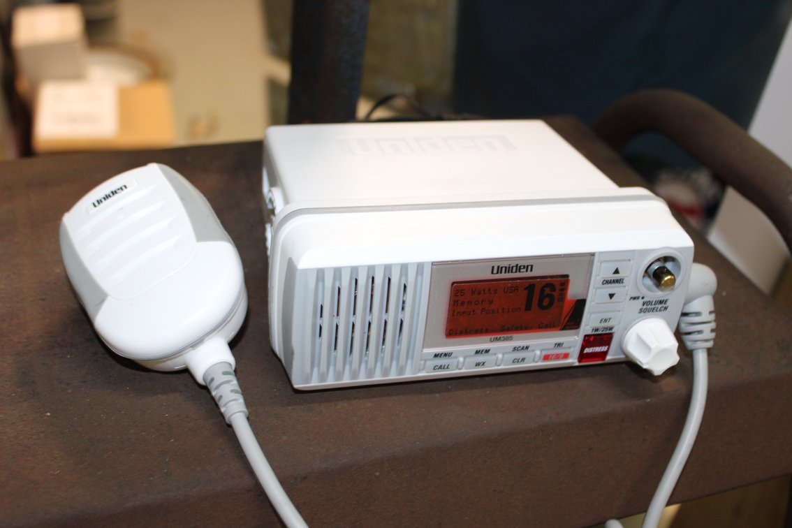 UNIDEN VHF MARINE RADIO