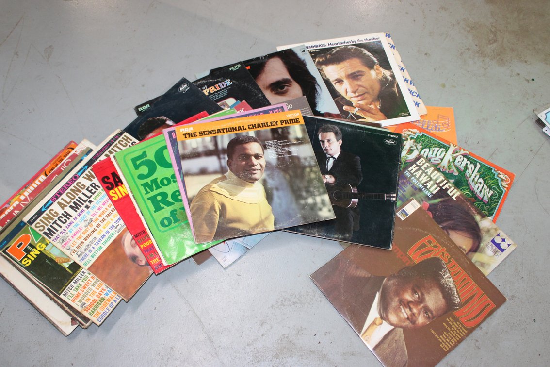 MIXED RECORDS AND MAGAZINES LOT
