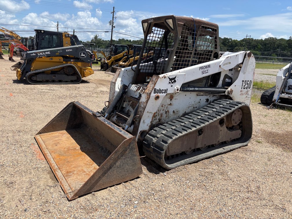 BOBCAT T250 SKIDSTEER