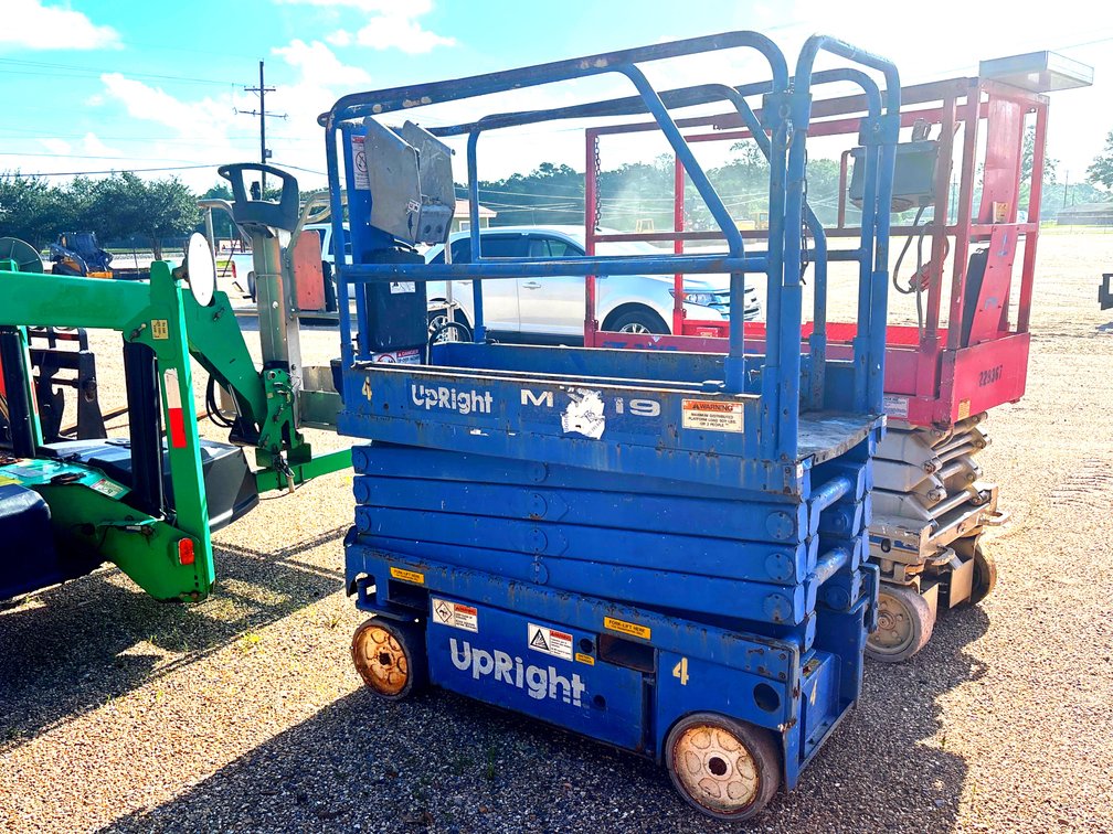 UPRIGHT SCISSOR LIFT MX19