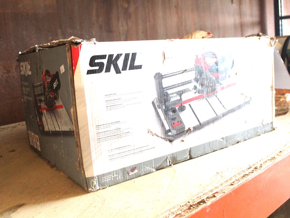 SKIL 4-3/8IN FLOORING SAW WITH BASE