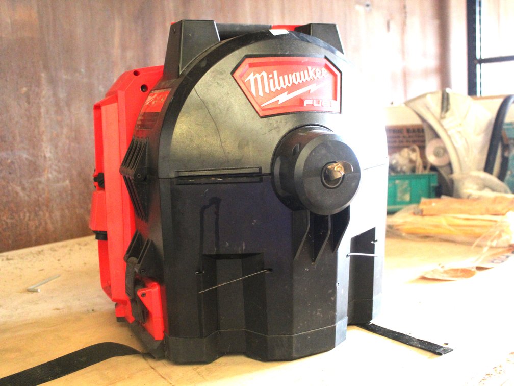 MILWAUKEE SWITCH PACK DRUM WITH POWERED BASE