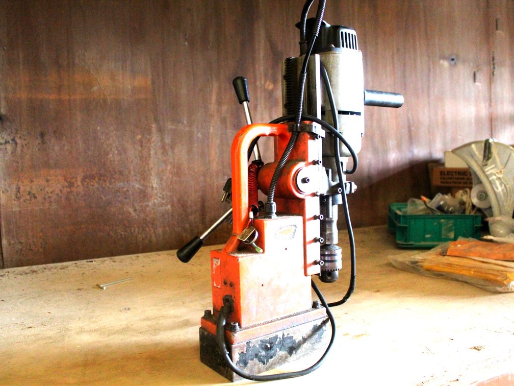 ELECTRIC MAGNETIC DRILL