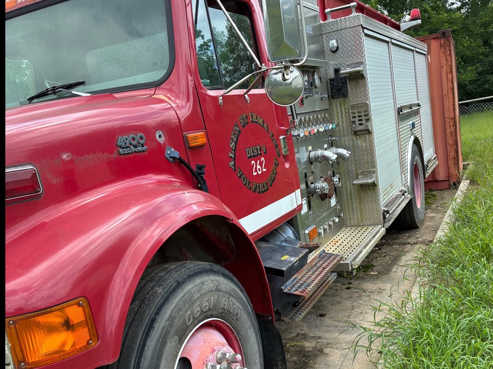 2002 LAVERNE PUMPER FIRE TRUCK