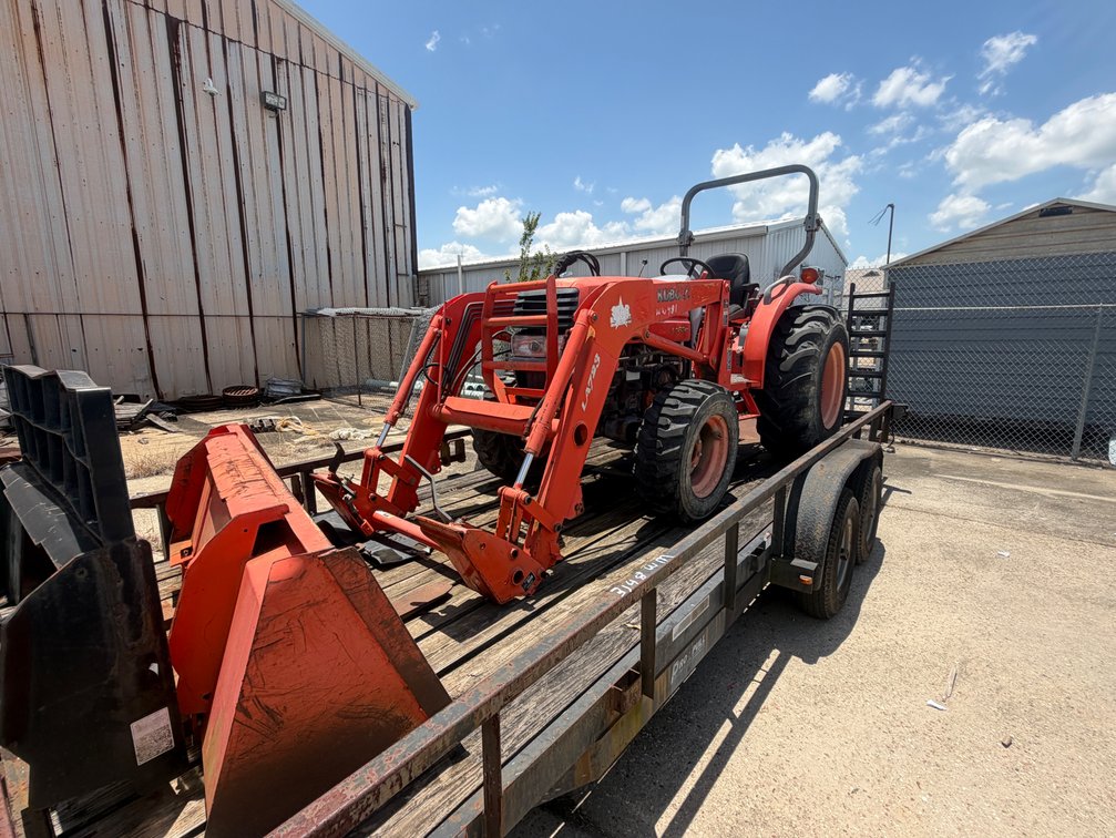 Kubota L3830D 4WD Compact Utility Tractor w/ Front-End Loader & Bucket