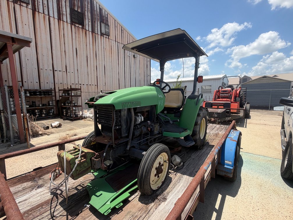 JOHN DEERE TRACTOR