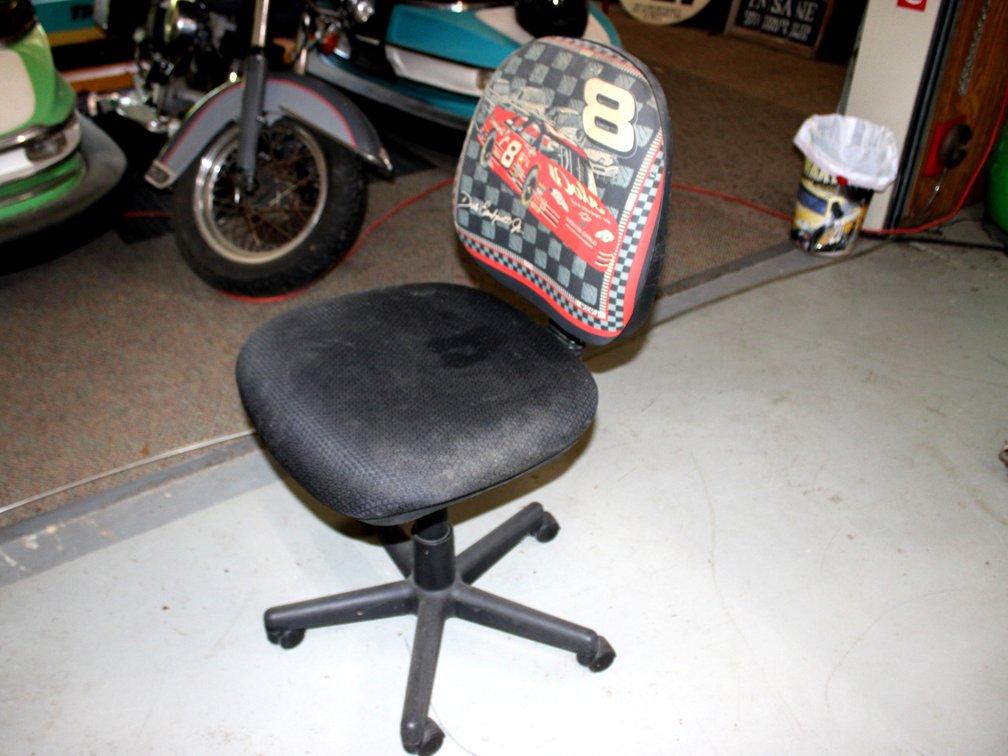 RACING THEMED OFFICE CHAIR