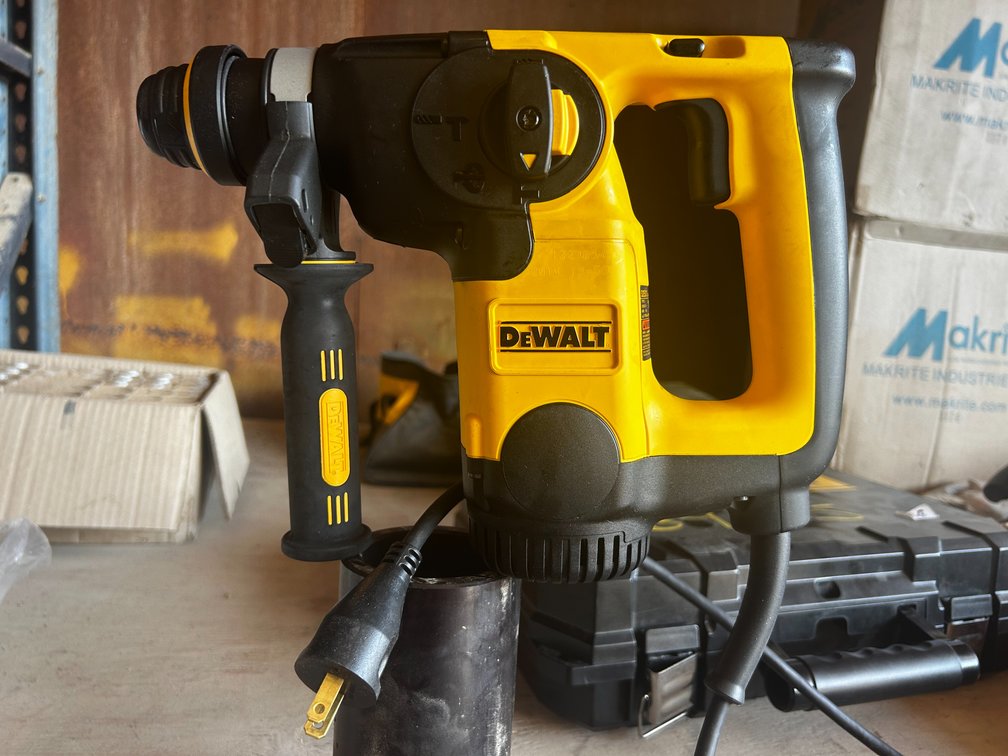 DEWALT ROTARY HAMMER KIT