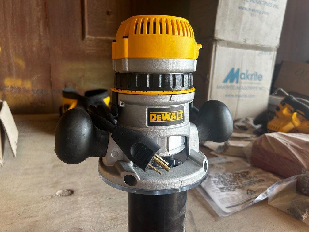 DEWALT ROUTER