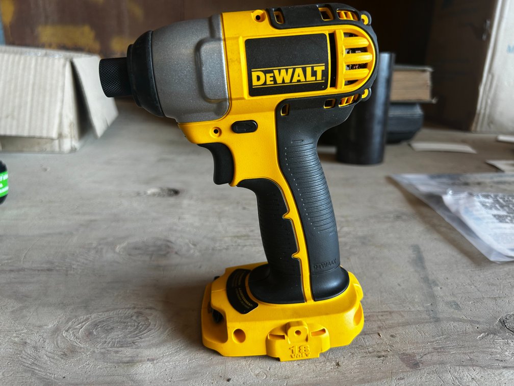 DEWALT 18VOLT CORDLESS IMPACT DRIVER