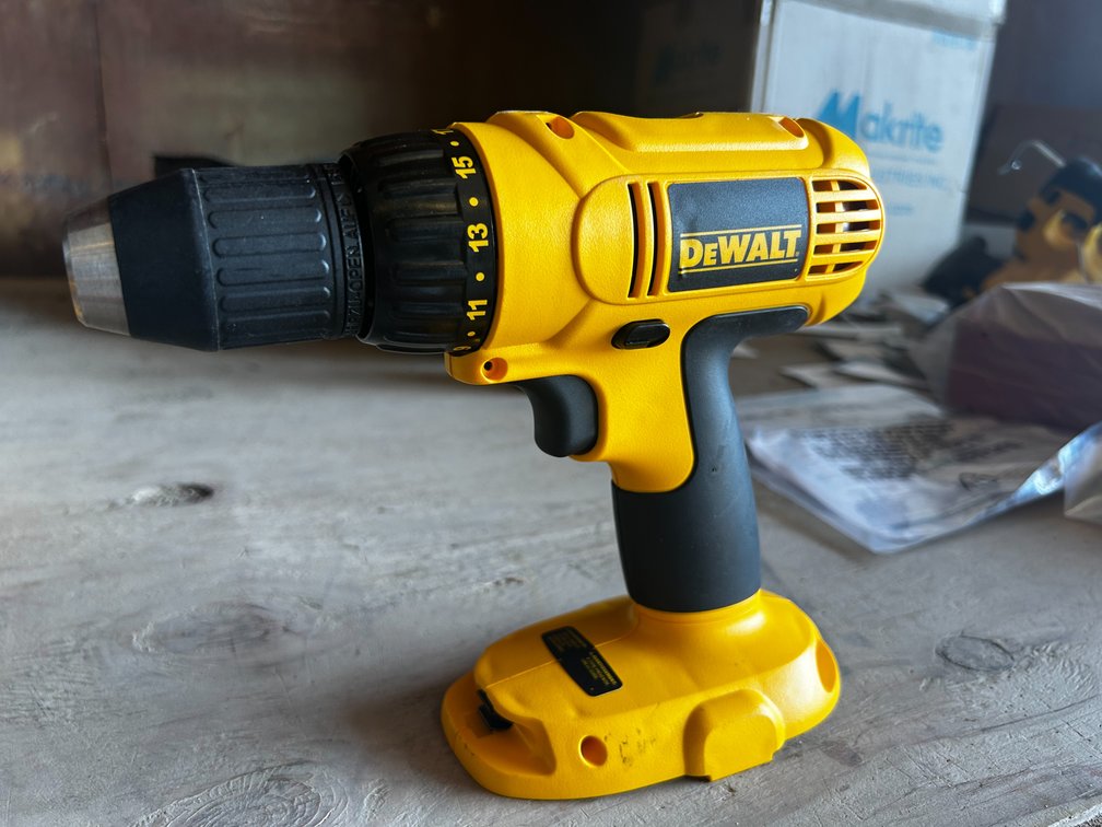 DEWALT 18VOLT COMPACT DRILL WITH DRIVER KIT