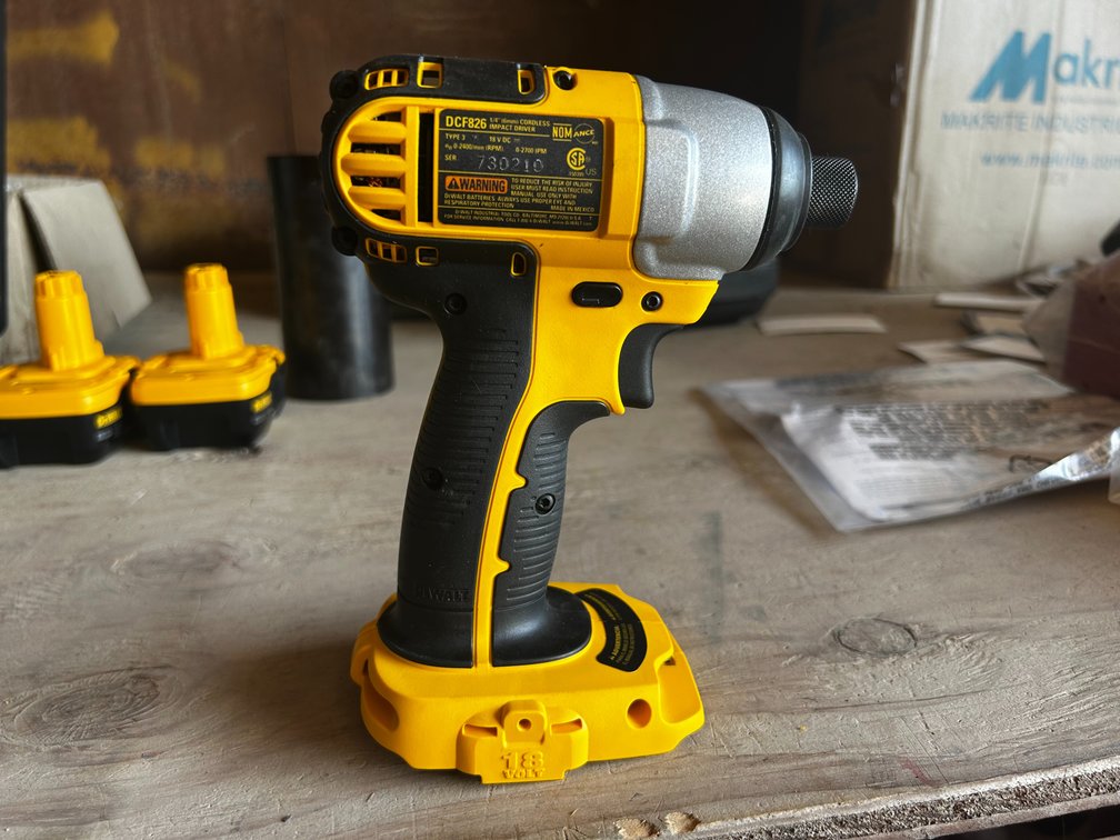 DEWALT CORDLESS HAMMER DRILL/DRIVER KIT