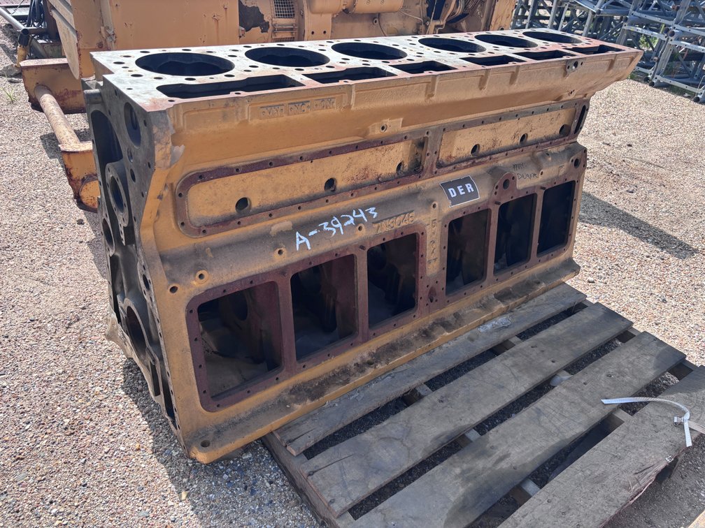 CAT D353 ENGINE BLOCK