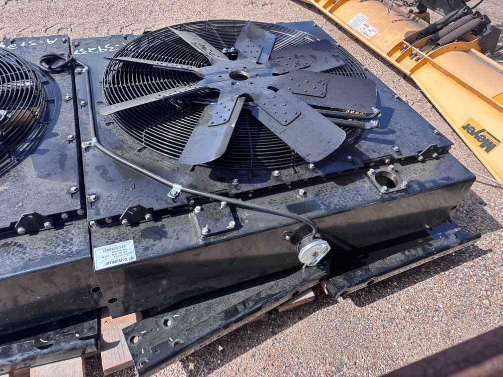 CATERPILLAR HEAVY DUTY RADIATOR WITH FAN