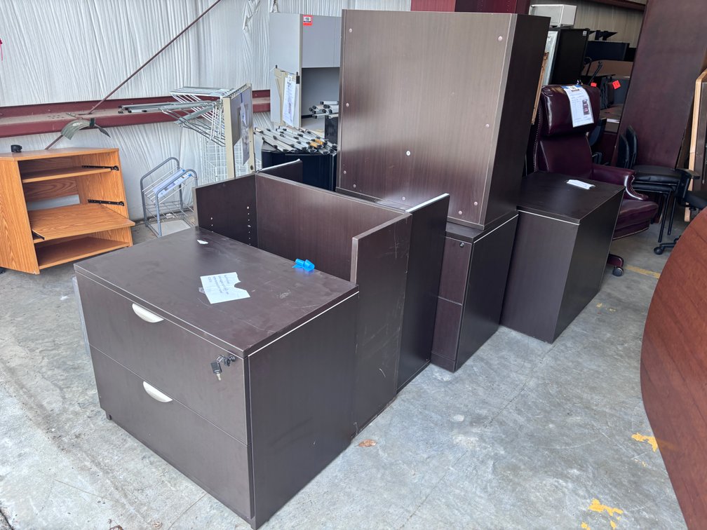 2-dr Cabinet W/ Hutch & Keys