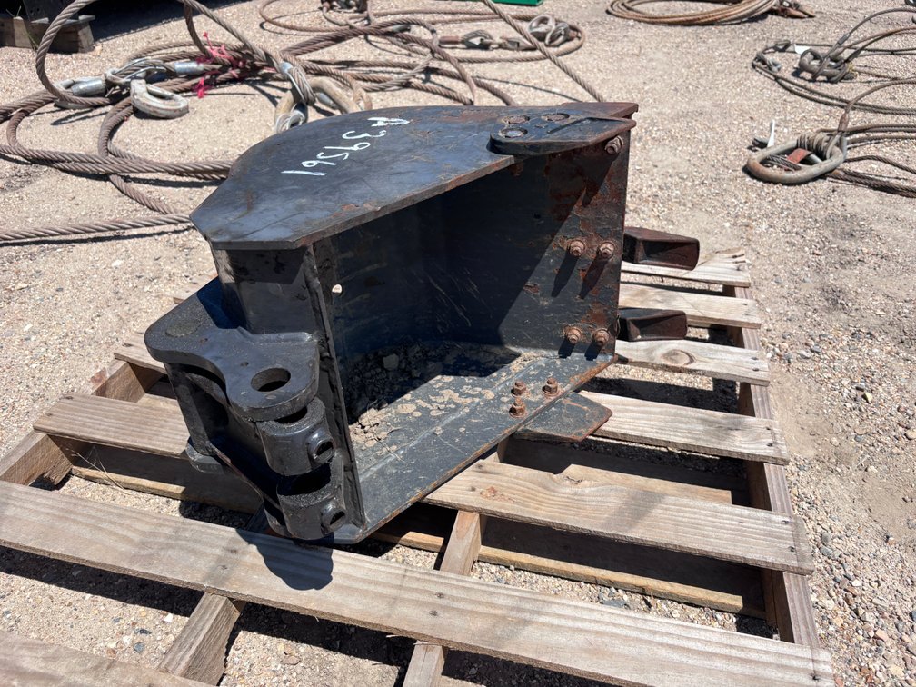 MINI EXCAVATOR 15IN DIGGING BUCKET