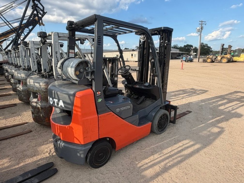 TOYOTA 8FGCU25 FORKLIFT