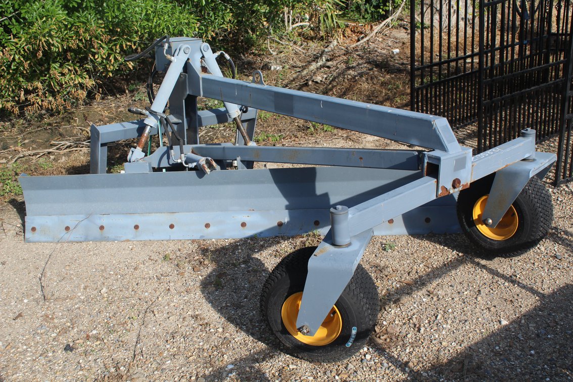 HYD GRADER ATTACHMENT WITH WHEELS