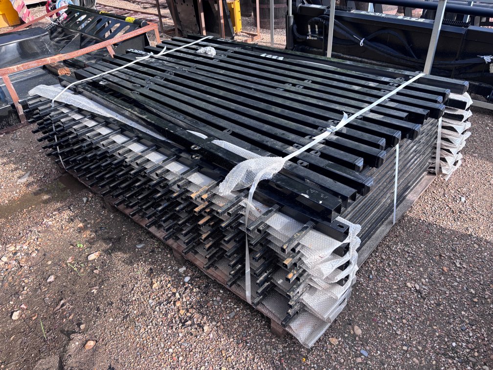 BUNDLE OF METAL FENCE BOARDS